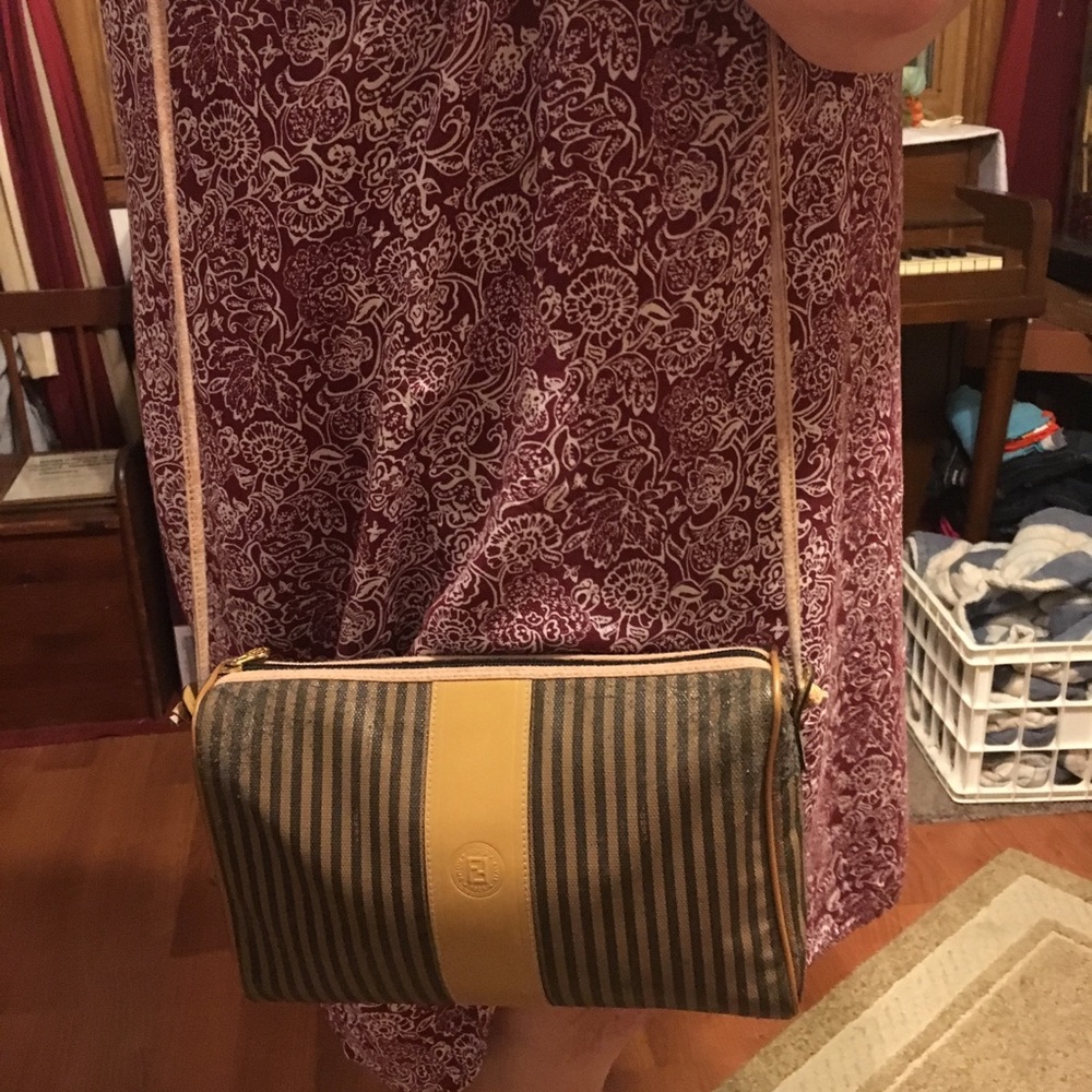 Authentic Vintage FENDI Penguin Handbag - Picture 7 of 8